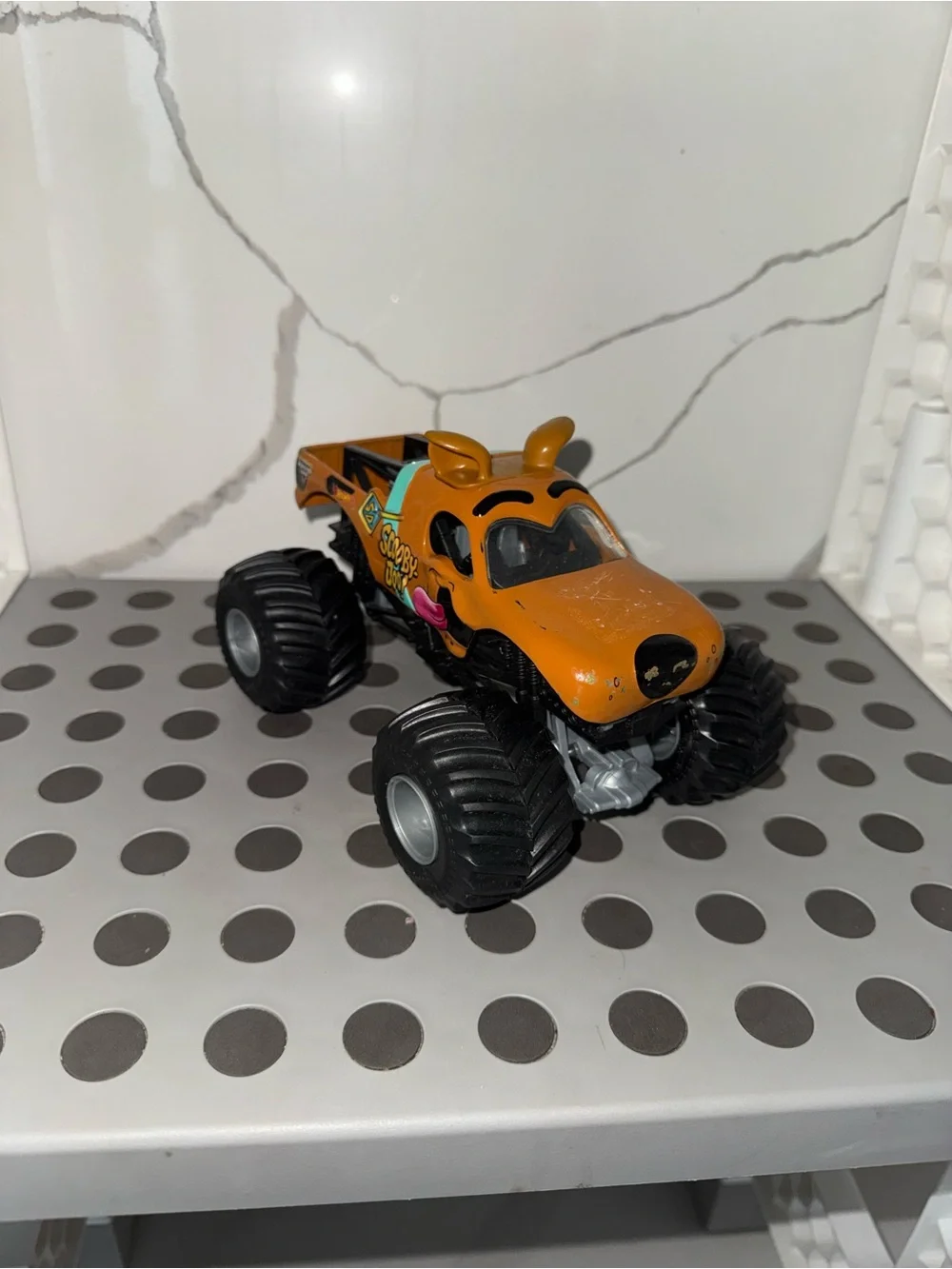 Hot Wheels 1:24 Scale Monster Jam Scooby Doo DieCast Truck s17 (Series 17)
